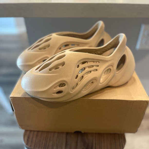 YEEZY Foam RNNRS